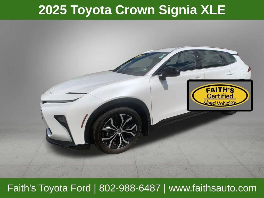 2025 Toyota Crown Signia XLE — photo 1 of 13