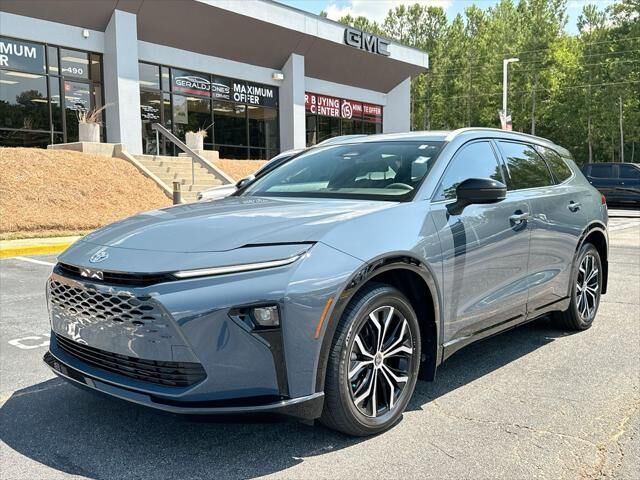 2025 Toyota Crown Signia XLE
