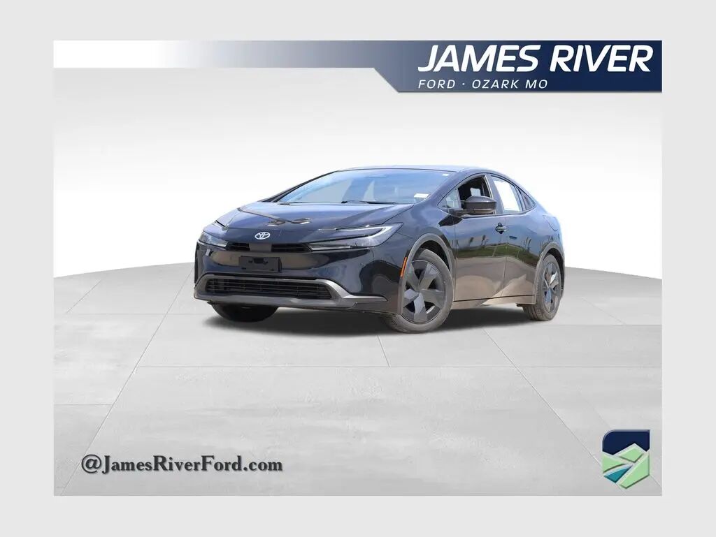 2025 Toyota Prius LE — photo 1 of 13