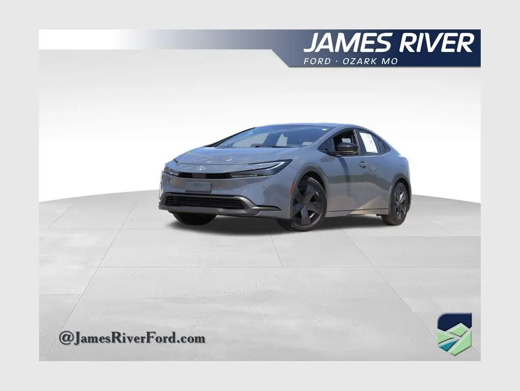 2025 Toyota Prius LE — photo 1 of 13