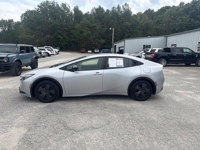 2025 Toyota Prius LE