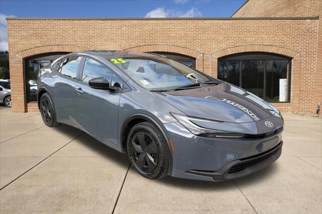 2025 Toyota Prius LE — photo 1 of 13