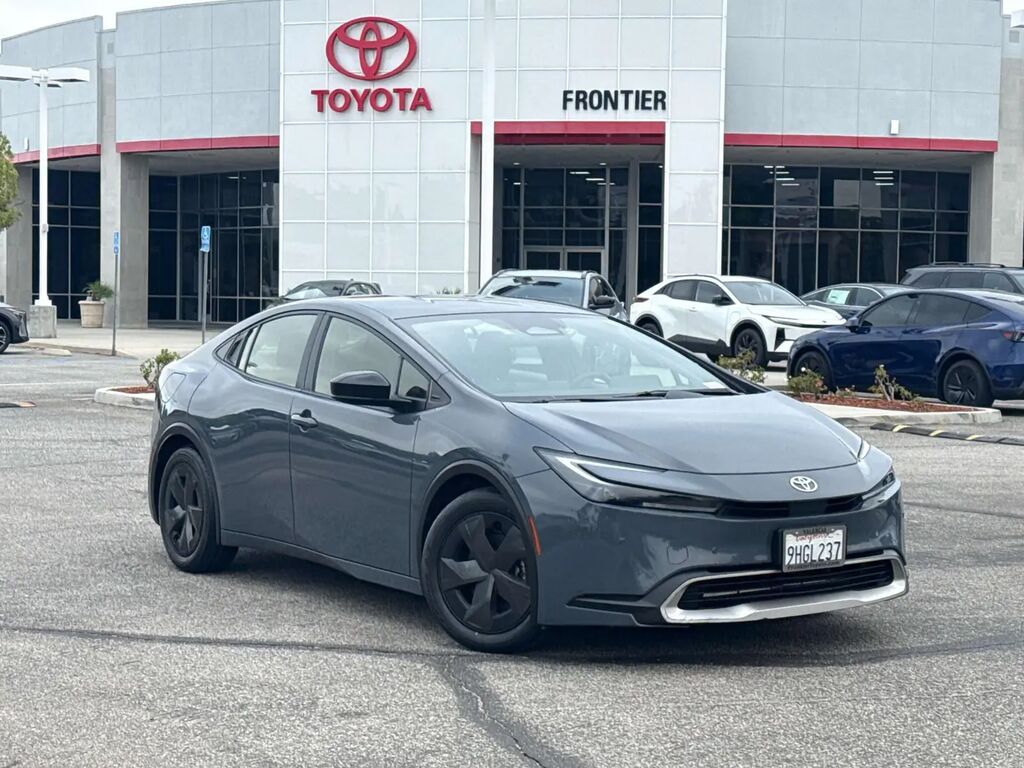 2023 Toyota Prius Prime SE — photo 1 of 1