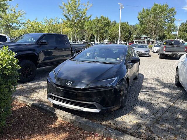 2025 Toyota Prius Plug-in Hybrid SE — photo 1 of 5