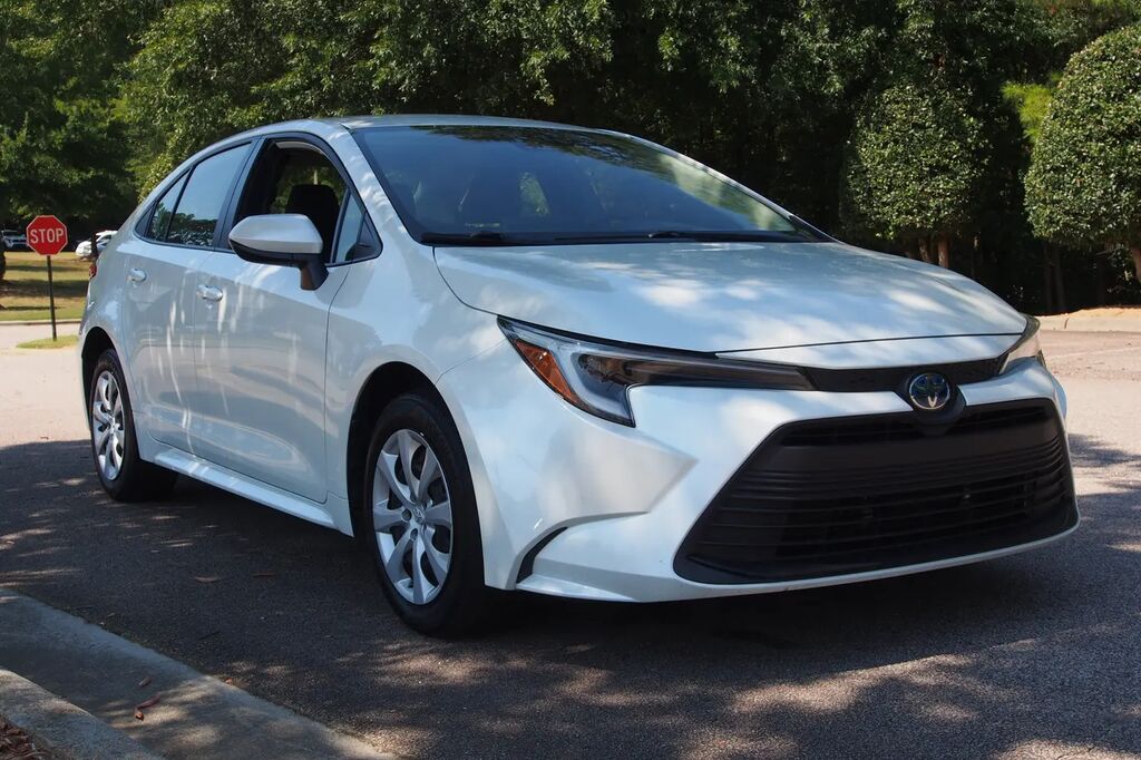 2024 Toyota Corolla Hybrid LE — photo 1 of 13
