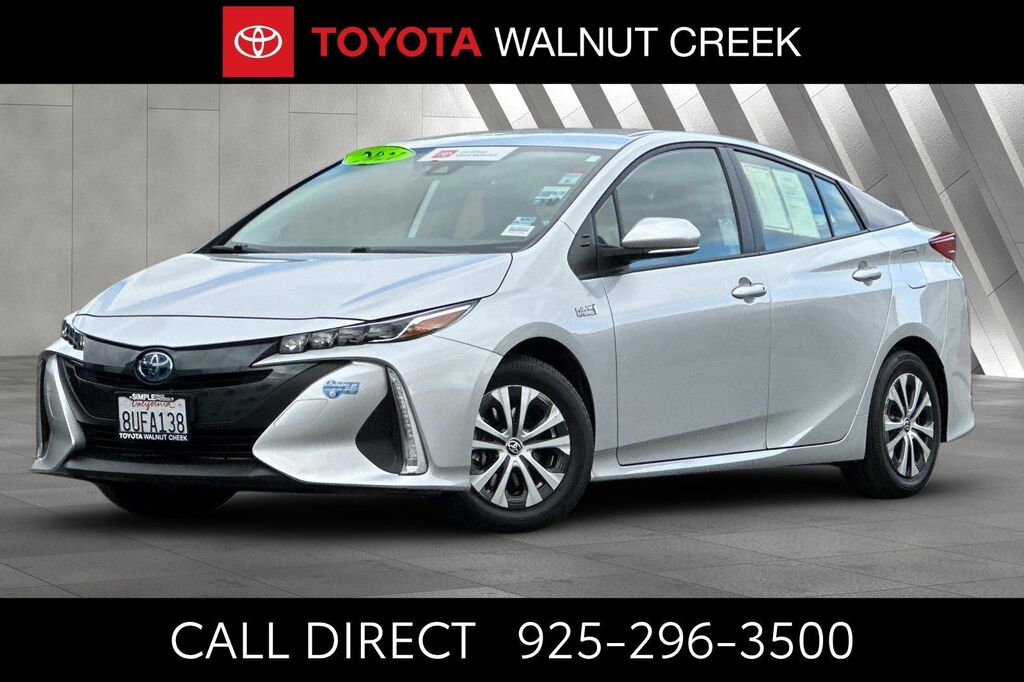 2021 Toyota Prius Prime LE — photo 1 of 10