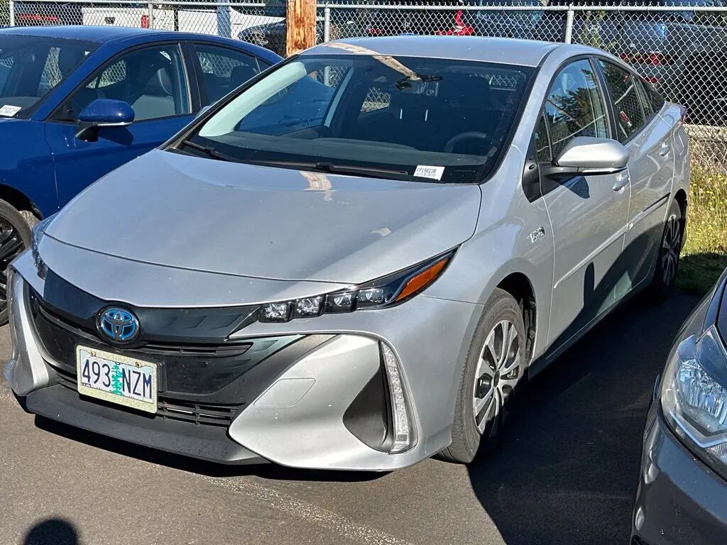 2022 Toyota Prius Prime LE — photo 1 of 6