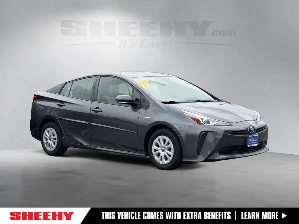 2022 Toyota Prius LE — photo 1 of 13