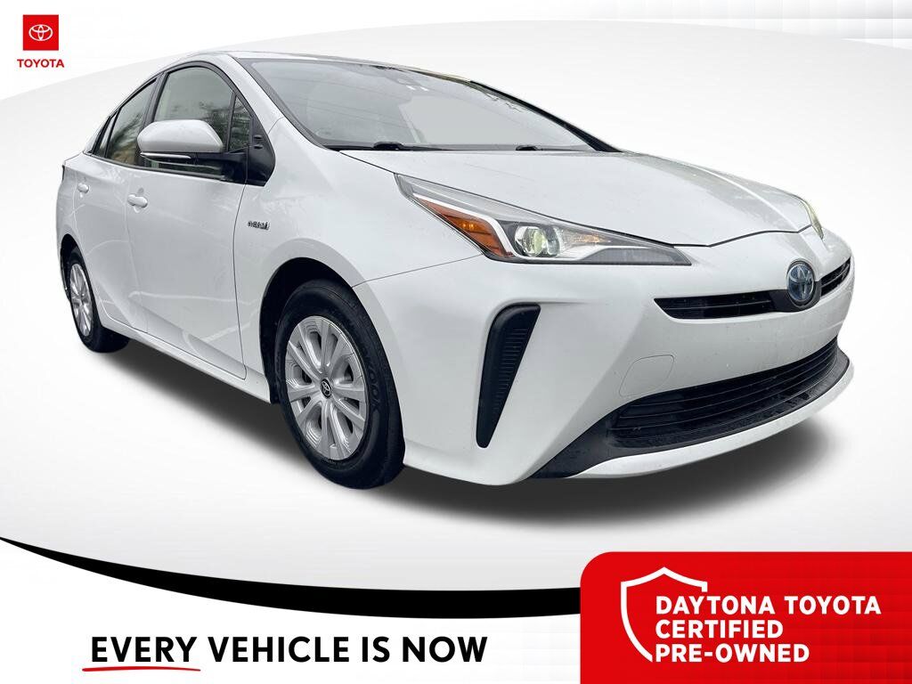 2022 Toyota Prius L — photo 1 of 10