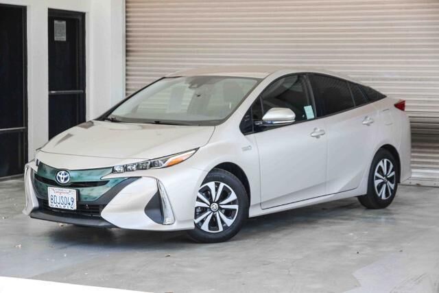 2017 Toyota Prius Prime Premium — photo 1 of 13