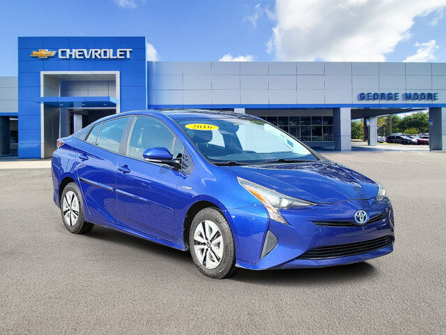 2016 Toyota Prius Three — photo 1 of 13