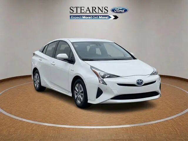 2016 Toyota Prius Three — photo 1 of 13