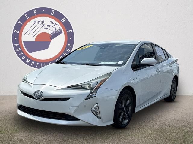 2017 Toyota Prius Three Touring — photo 1 of 6