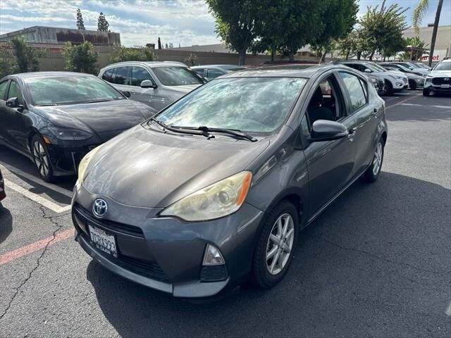 2013 Toyota Prius c Three — photo 1 of 8