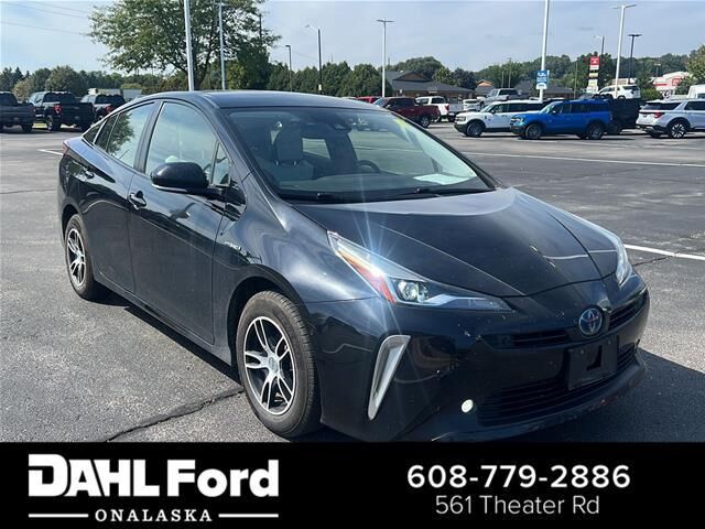 2020 Toyota Prius LE AWD-e — photo 1 of 13