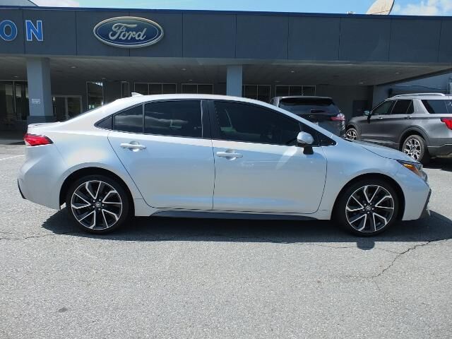 2020 Toyota Corolla SE — photo 1 of 12