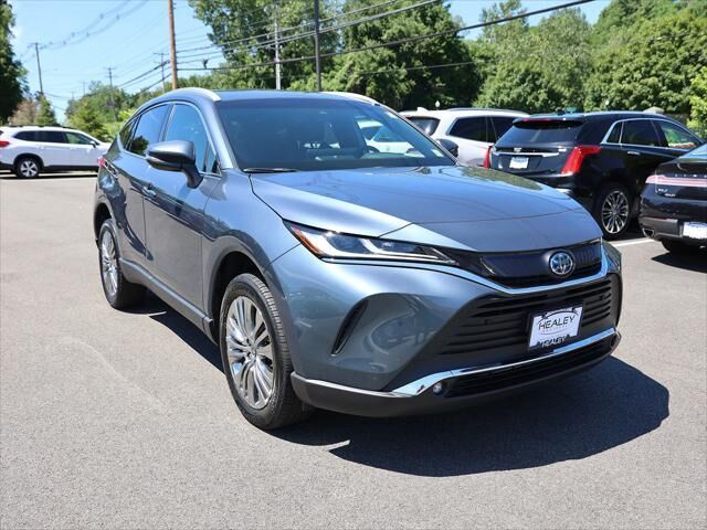 2024 Toyota Venza XLE — photo 1 of 13