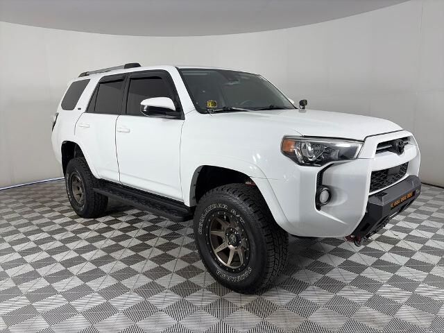 2020 Toyota 4Runner SR5 — photo 1 of 13