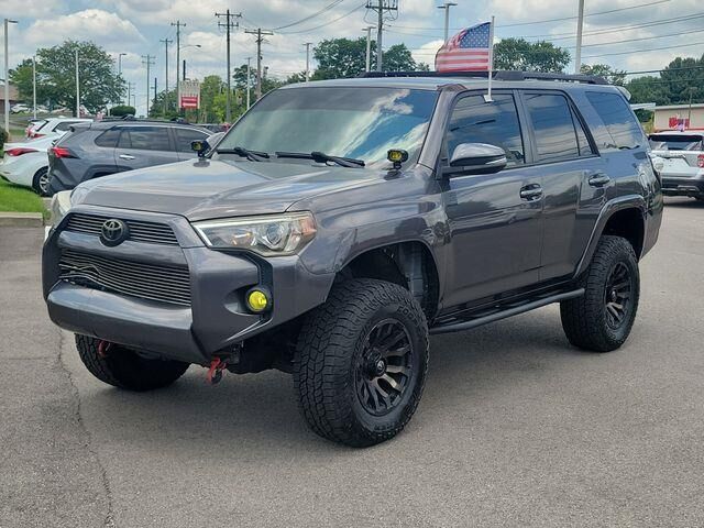 2016 Toyota 4Runner SR5 — photo 1 of 1