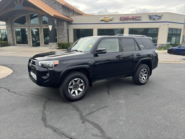 2019 Toyota 4Runner SR5 — photo 1 of 5