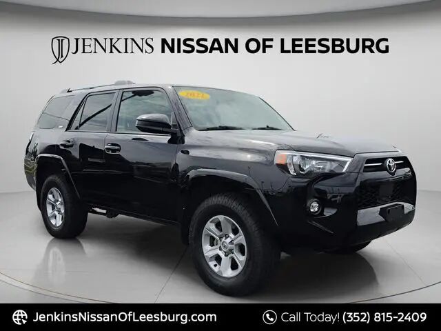 2022 Toyota 4Runner SR5 — photo 1 of 10