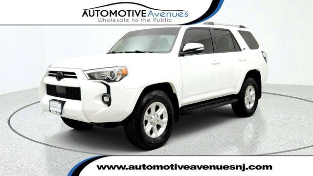 2023 Toyota 4Runner SR5 Premium — photo 1 of 13
