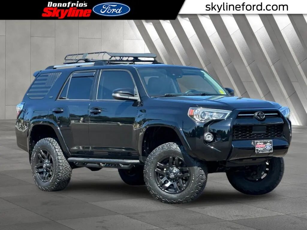 2021 Toyota 4Runner SR5 Premium — photo 1 of 13