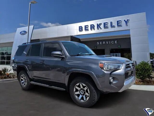 2022 Toyota 4Runner TRD Off-Road — photo 1 of 13