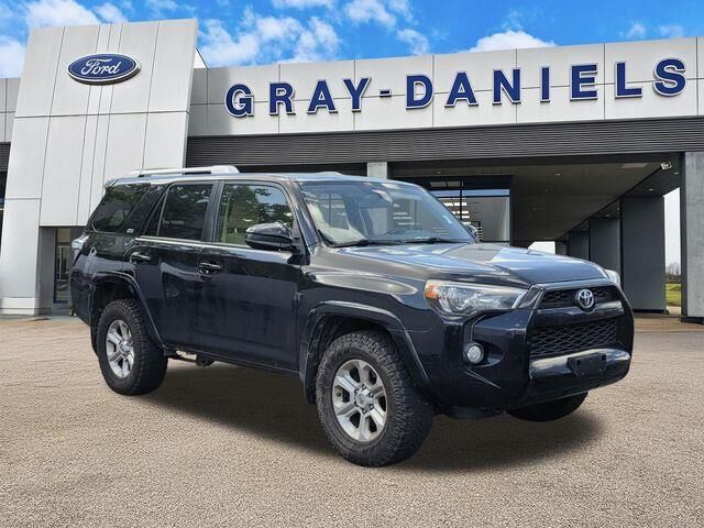 2016 Toyota 4Runner SR5 — photo 1 of 5