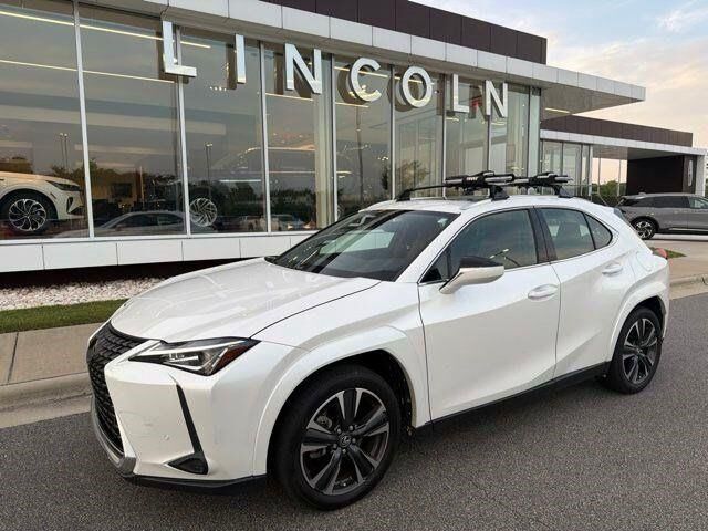 2022 Lexus UX 200 Base — photo 1 of 12