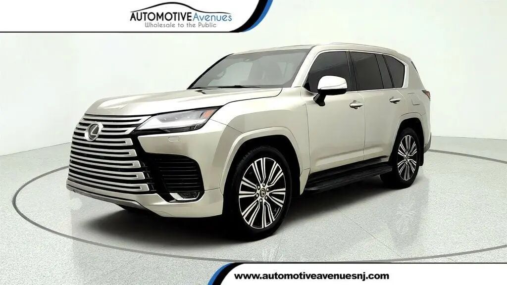 2022 Lexus LX 600 Luxury — photo 1 of 1