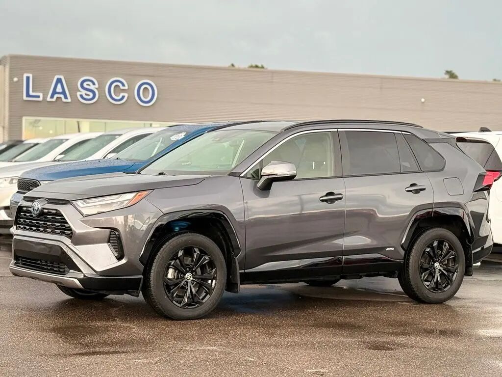2024 Toyota RAV4 Hybrid SE — photo 1 of 26