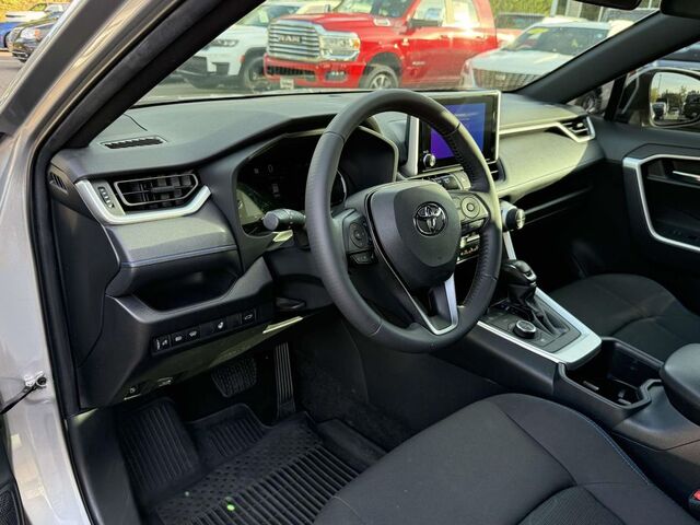 2023 Toyota RAV4 SE
