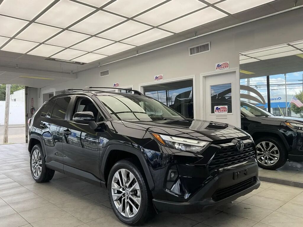 2023 Toyota RAV4 XLE Premium — photo 1 of 13