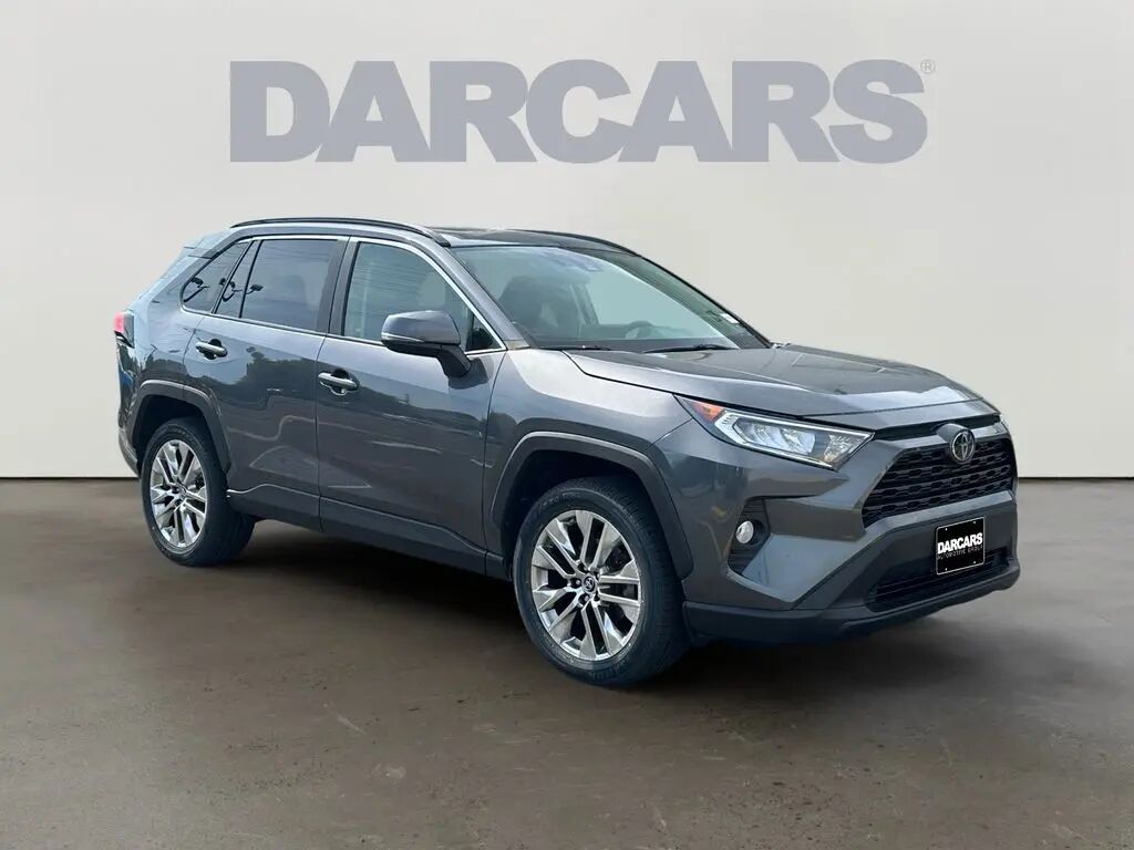 2019 Toyota RAV4 XLE Premium — photo 1 of 13