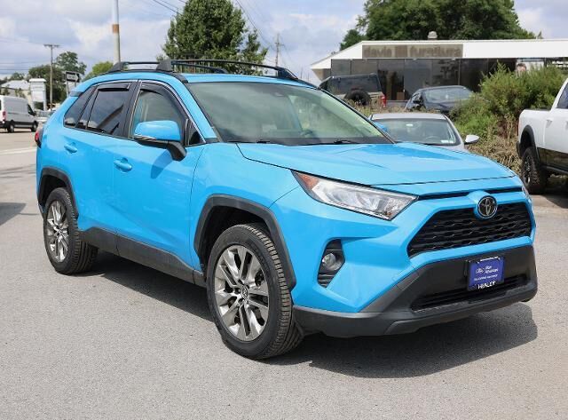 2019 Toyota RAV4 XLE Premium — photo 1 of 13