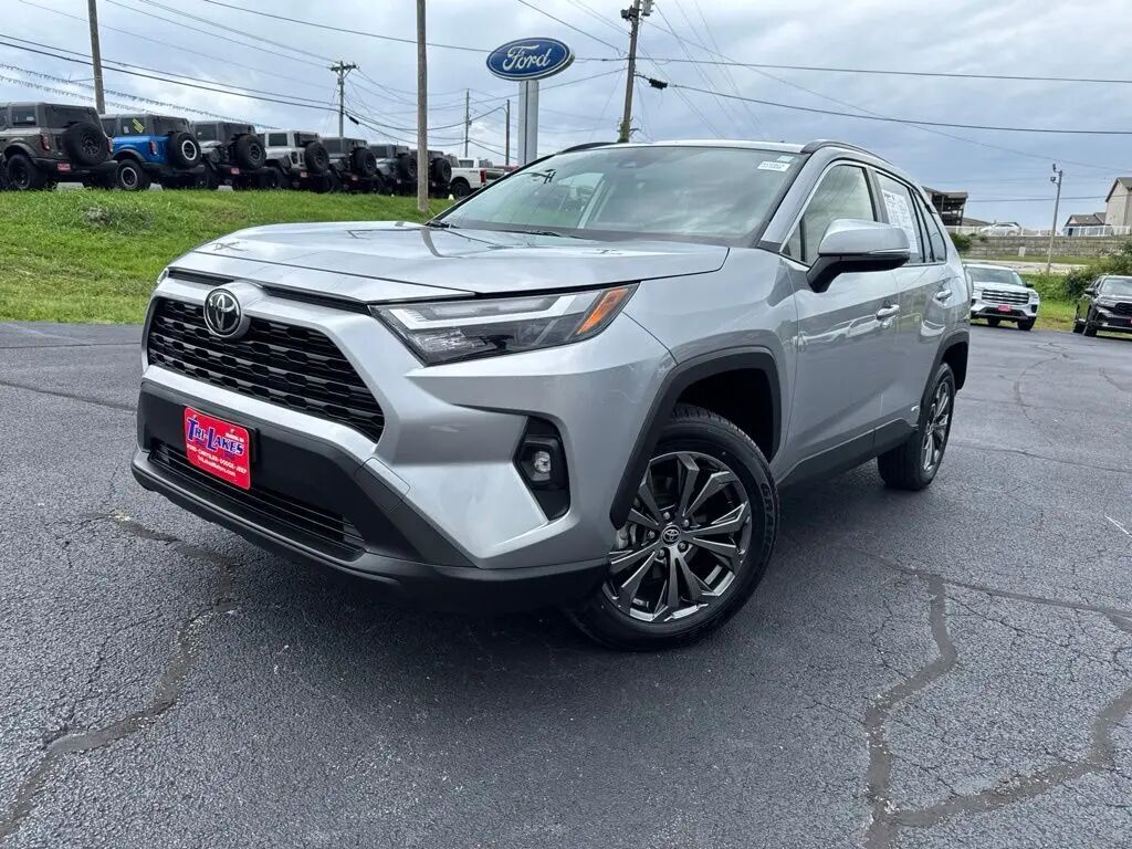 2025 Toyota RAV4 Hybrid XLE Premium — photo 1 of 13