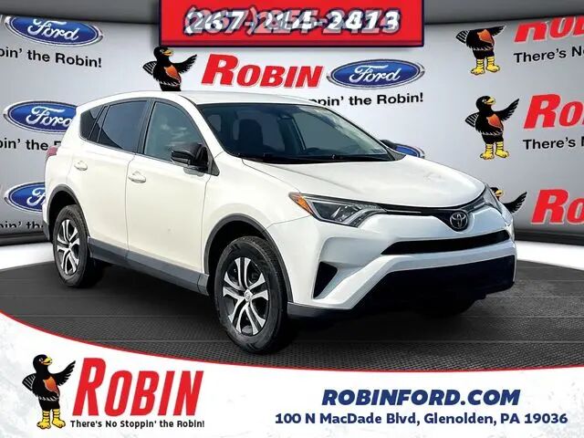 2018 Toyota RAV4 LE — photo 1 of 13