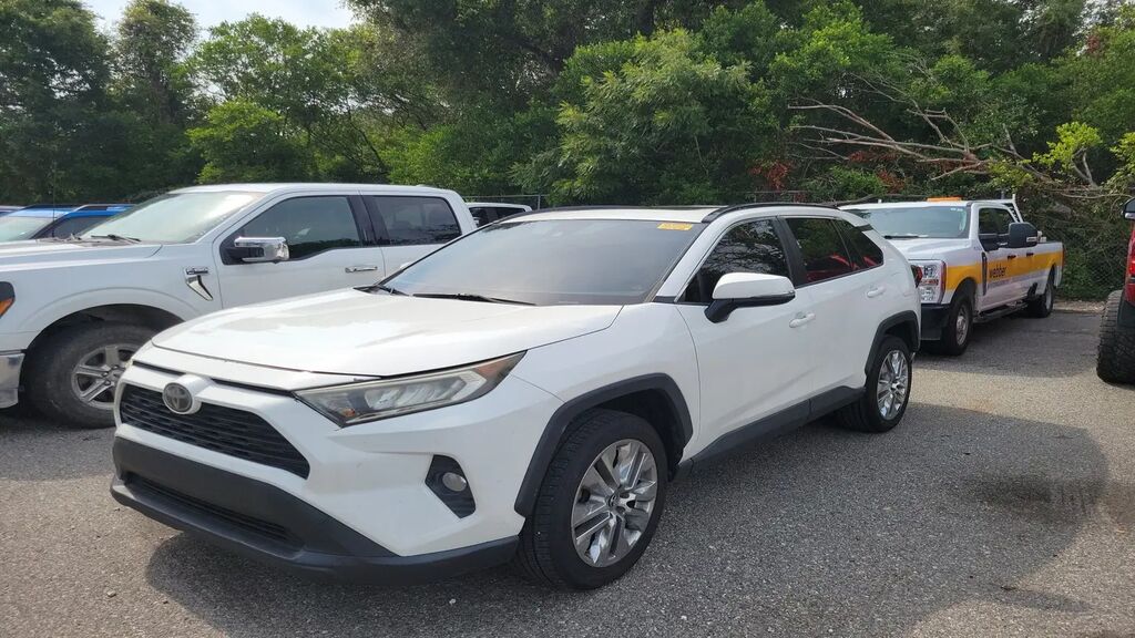 2019 Toyota RAV4 XLE Premium — photo 1 of 4