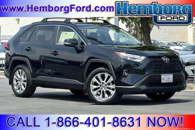 2023 Toyota RAV4 XLE Premium — photo 1 of 6