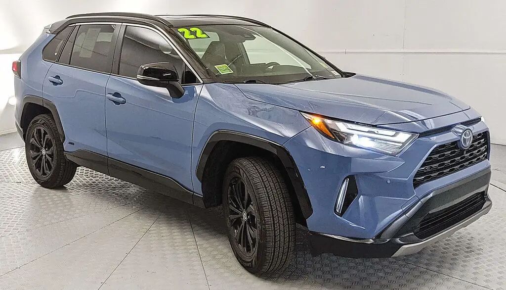 2022 Toyota RAV4 Hybrid XSE — photo 1 of 13