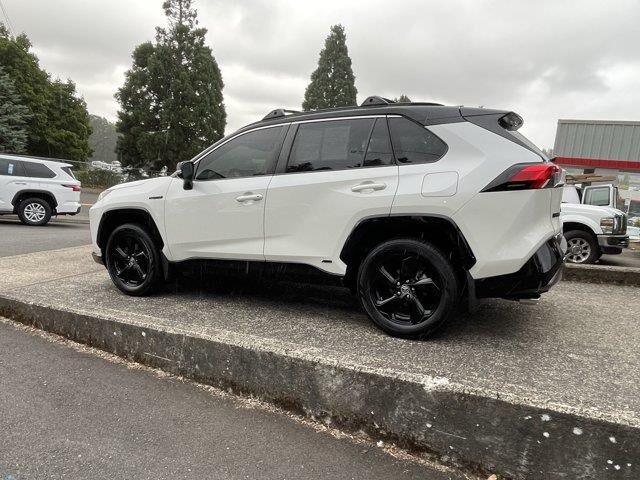 2020 Toyota RAV4 Hybrid XSE — photo 1 of 9