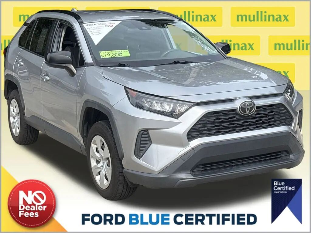 2020 Toyota RAV4 LE — photo 1 of 13