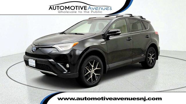 2018 Toyota RAV4 Hybrid SE — photo 1 of 13