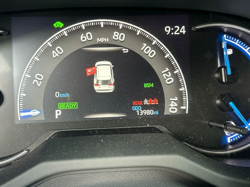 2024 Toyota RAV4 Hybrid LE — photo 1 of 5