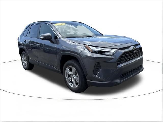 2025 Toyota RAV4 Hybrid LE — photo 1 of 1