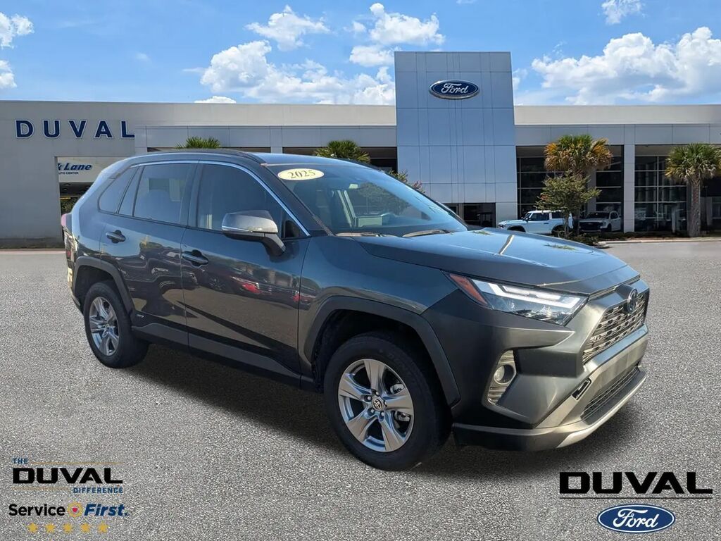 2025 Toyota RAV4 Hybrid LE — photo 1 of 13