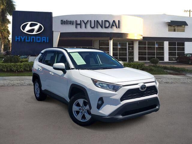 2019 Toyota RAV4 XLE — photo 1 of 13