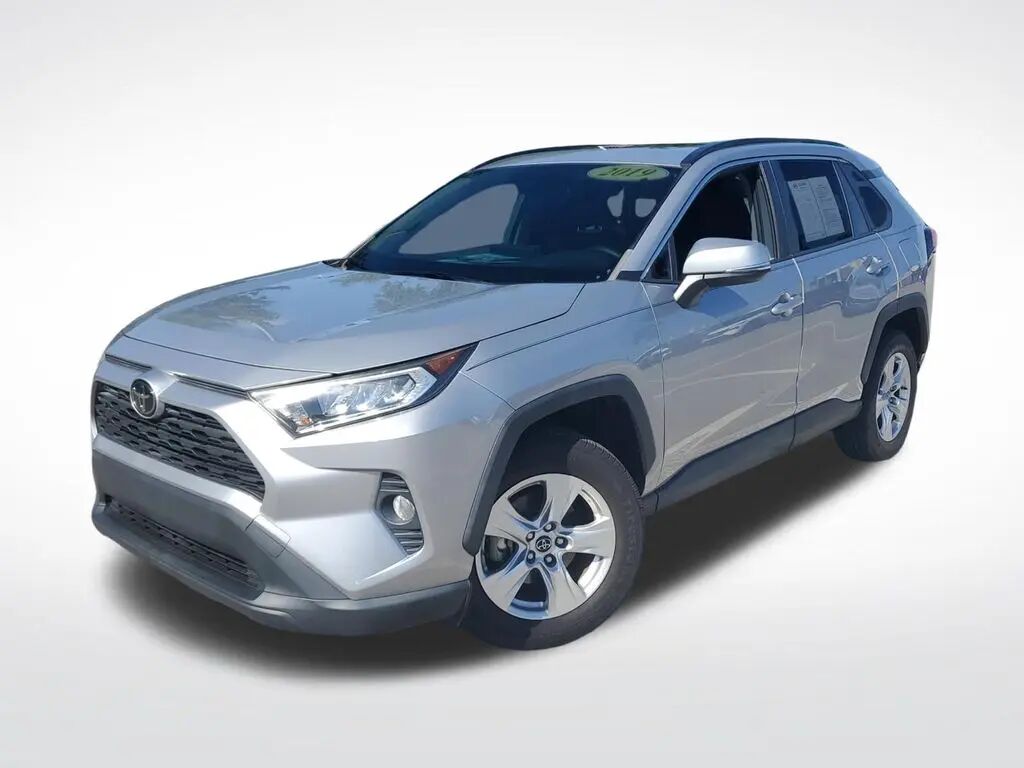 2019 Toyota RAV4 XLE — photo 1 of 13