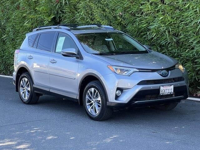 2018 Toyota RAV4 Hybrid XLE — photo 1 of 13